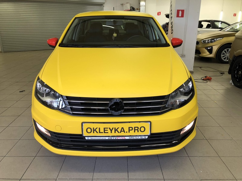 Заказать Volkswagen Polo в желтый автовинил