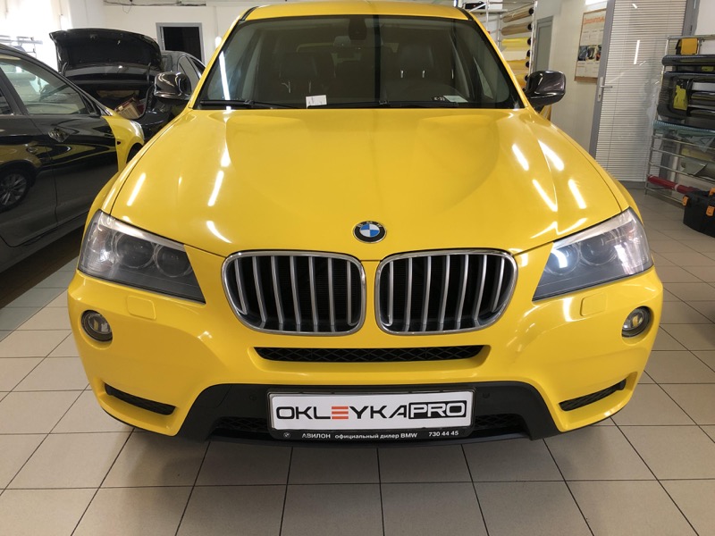 Оклейка автомобиля BMW X3 желтой пленкой