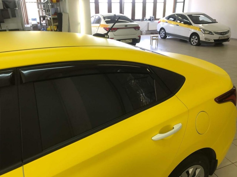 Тонировка и оклейка авто в желтый цвет