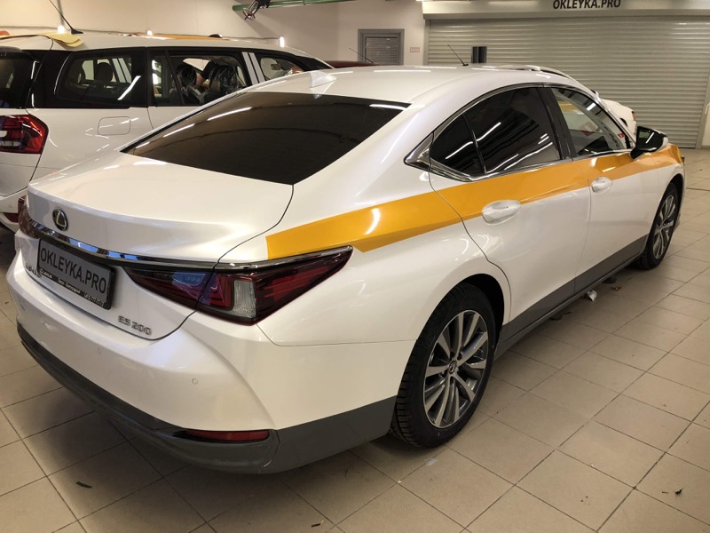 Нанесение полос такси желтой и серой на Lexus ES 200