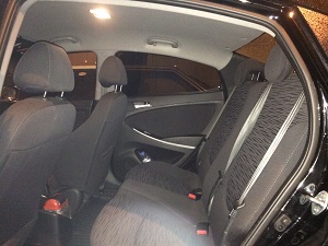 Фотография заднего сидения автомобиля для подключения к сервису Uber