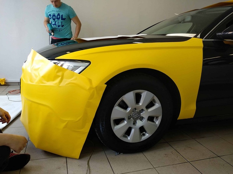 Покрыть Ауди А 6 желтой пленкой для лицензии такси